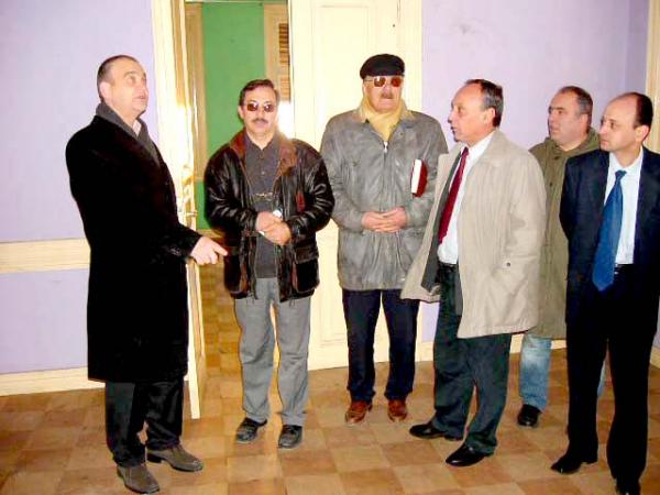 Merhum Vali Fahri Yücel Dernek Binasında