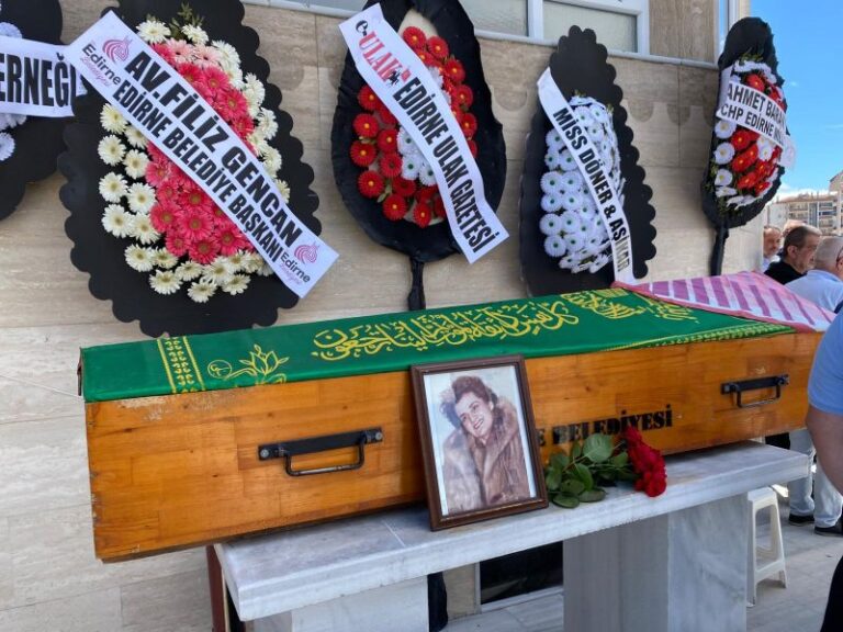 BAKİYE SARILARLI SON YOLCULUĞUNA GÖZYAŞLARIYLA UĞURLANDI