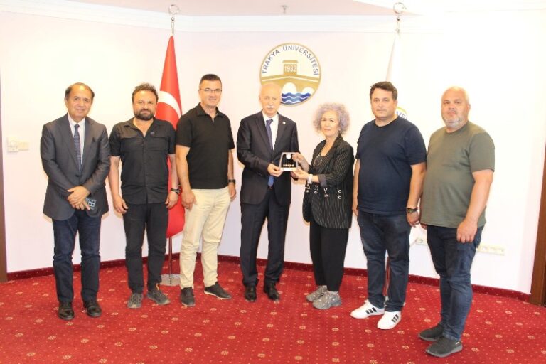 EDİRNE GAZETECİLER DERNEĞİ’NDEN REKTÖR HATİPLER’E ZİYARET