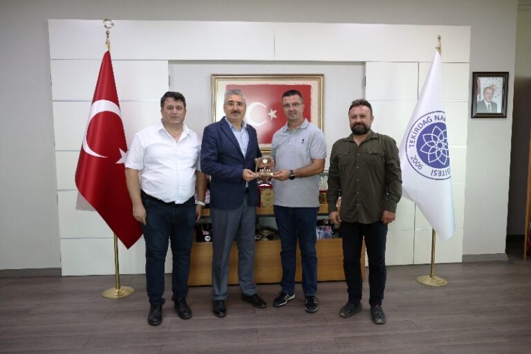 EDİRNE GAZETECİLER DERNEĞİ’NDEN REKTÖR ŞAHİN’E ANLAMLI ZİYARET
